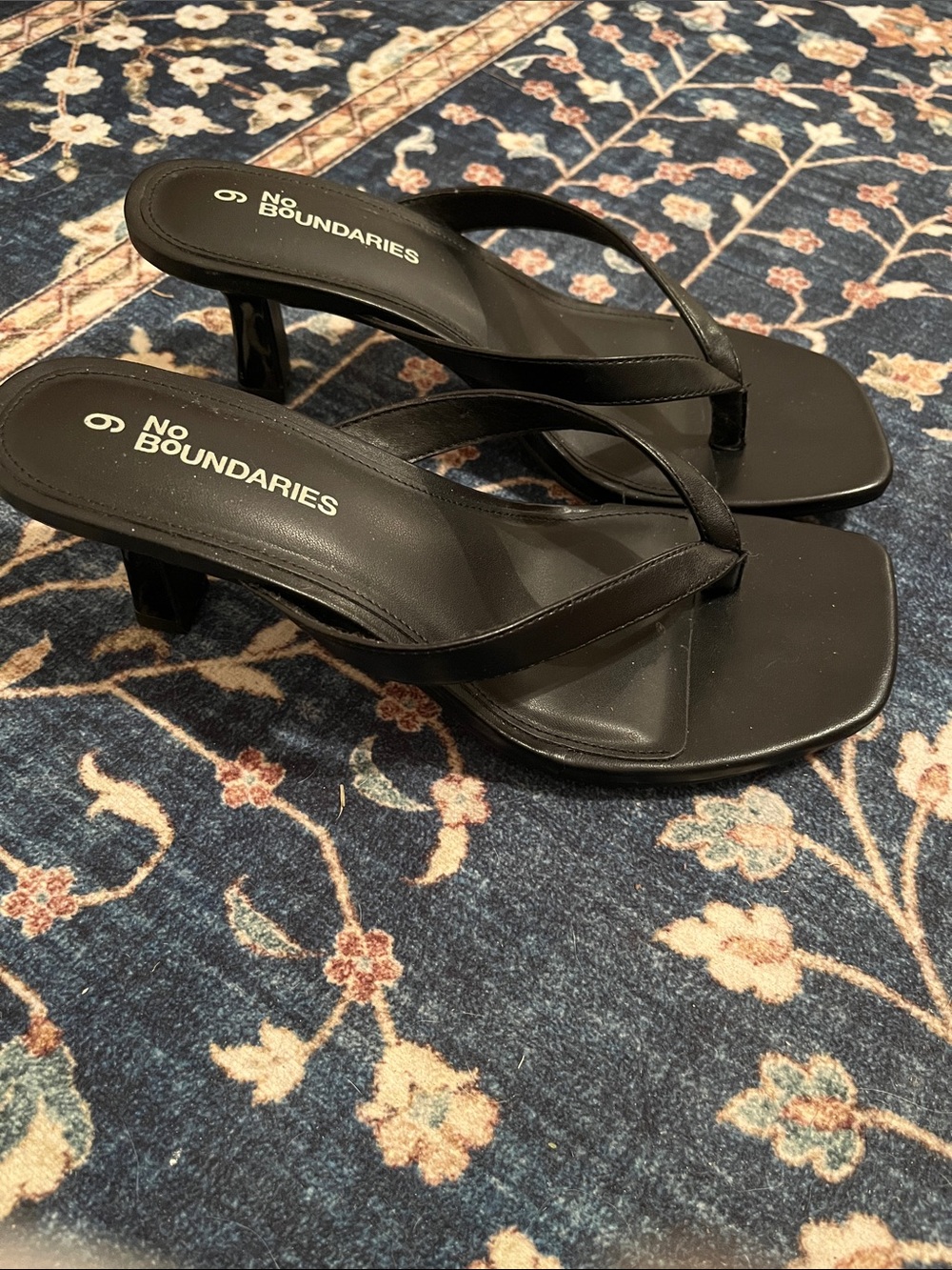 NWOT Black Women’s Kitten Heel Thong Sandals - Picture 3 of 4
